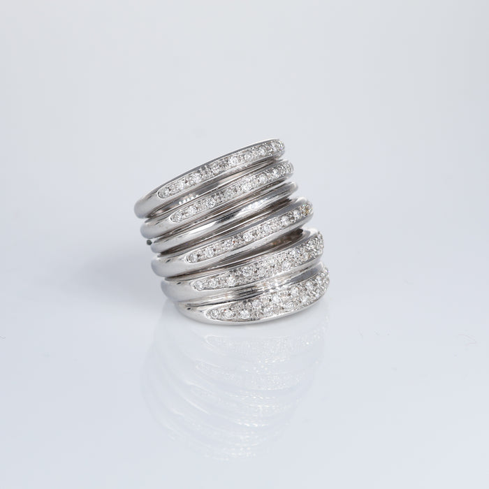 Anello a Fascia in Oro Bianco 18kt con Cinque Sezioni di Pavé di Diamanti