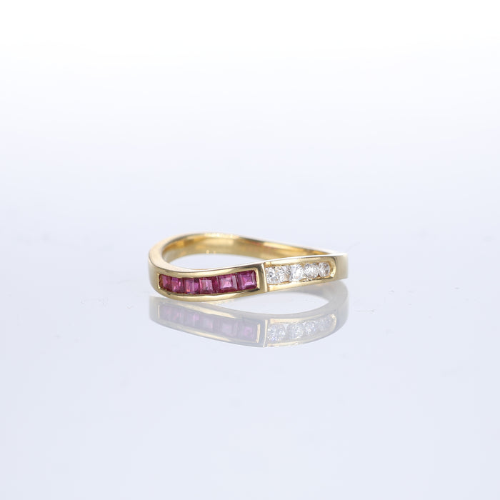 Anello in Oro Giallo 18kt con Rubini Baguette e Diamanti
