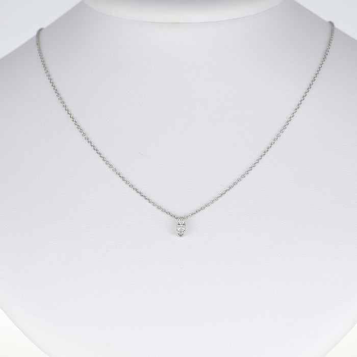 Collana con Pendente in Oro Bianco 18kt e Diamante Verticale – 0.14 Ct