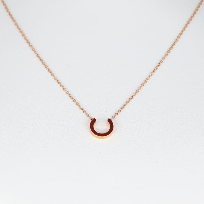 Pendente in Oro Rosa 18 Carati con Motivo a "C" Smaltato Bordeaux