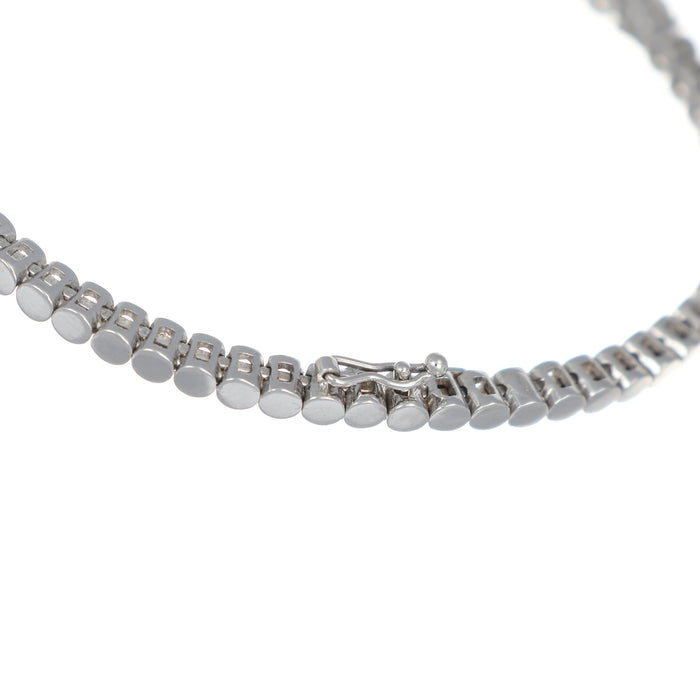 Bracciale rigido in oro bianco con cuori e diamanti