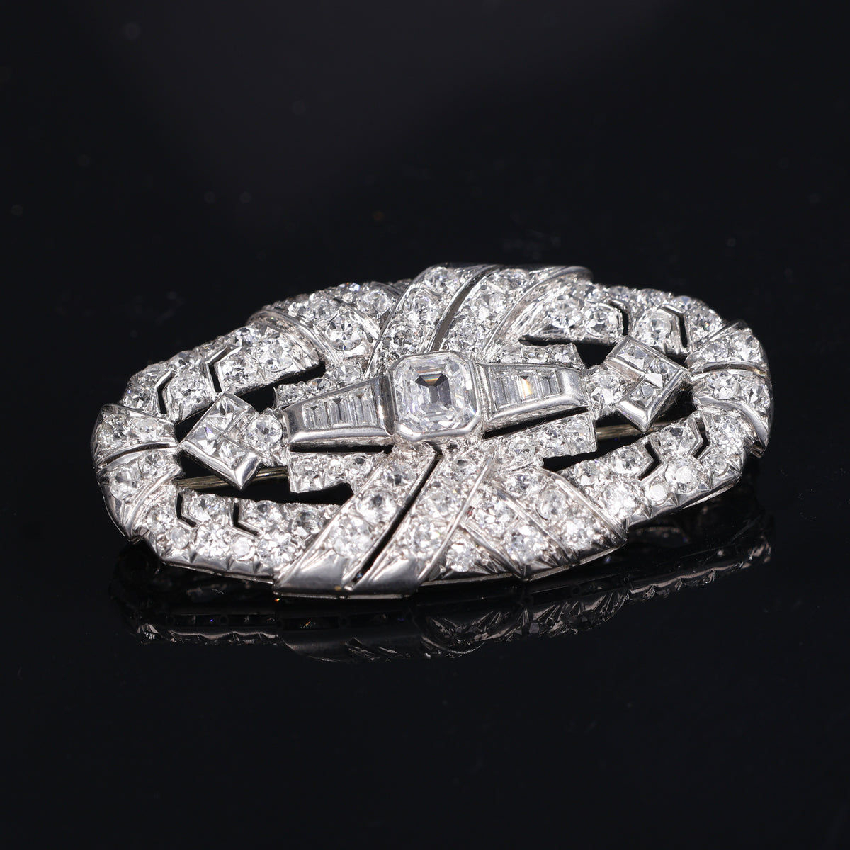 Spilla Art Déco in Platino con Diamanti, Anni '30