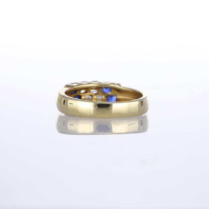 Anello in oro giallo 18k con zaffiri quadrati e diamanti taglio baguette