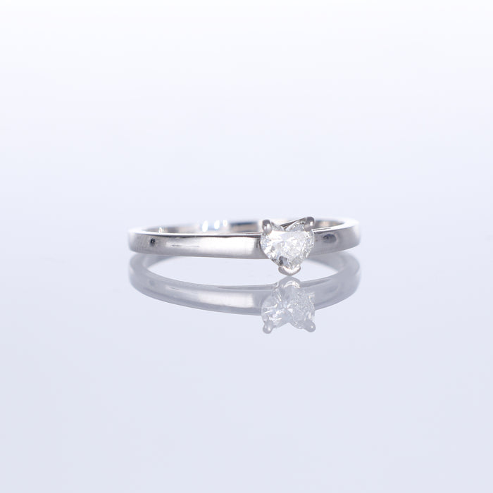 Anello Solitario in Oro Bianco 18K con Diamante Cuore da 0,26 ct