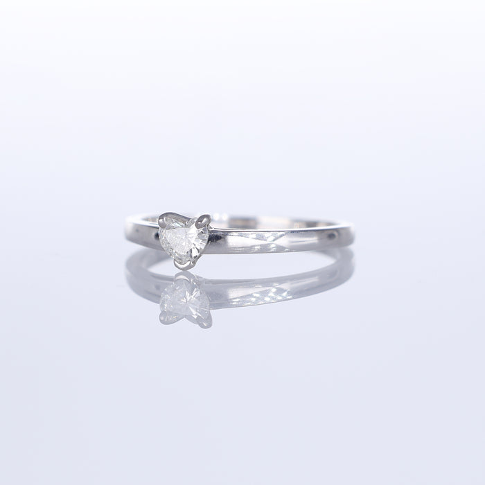 Anello Solitario in Oro Bianco 18K con Diamante Cuore da 0,26 ct