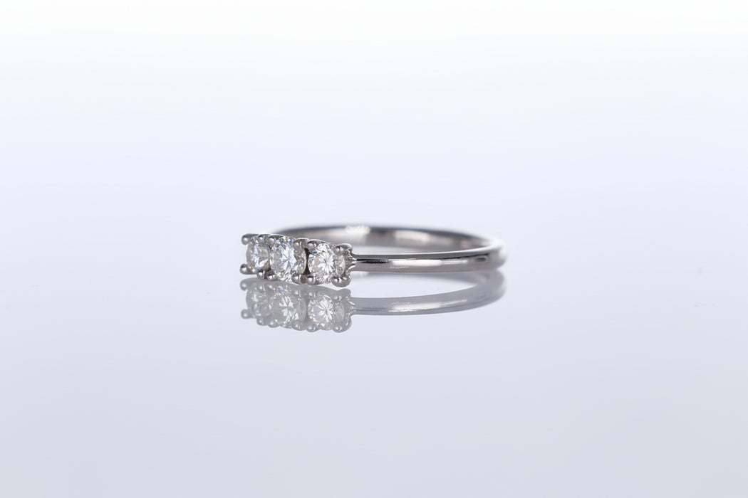 Anello Tre Diamanti in Oro Bianco 18K