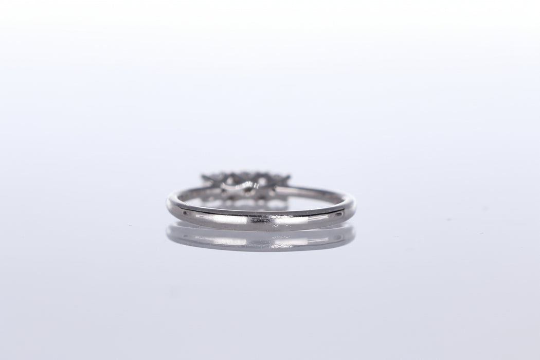 Anello Tre Diamanti in Oro Bianco 18K