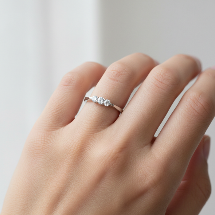 Anello Trilogy in Oro Bianco 18K con Diamanti