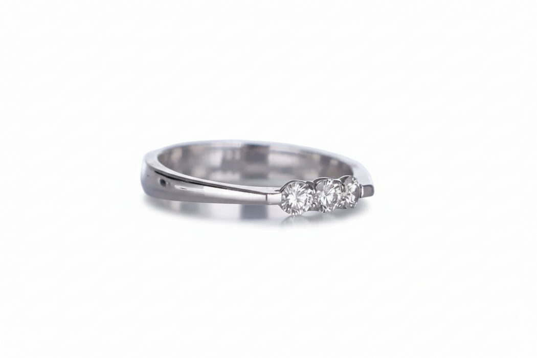 Anello Trilogy in Oro Bianco 18K con Diamanti