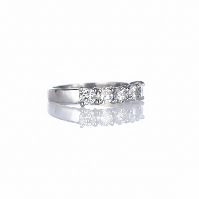 Anello Eternity in Oro Bianco con Diamanti