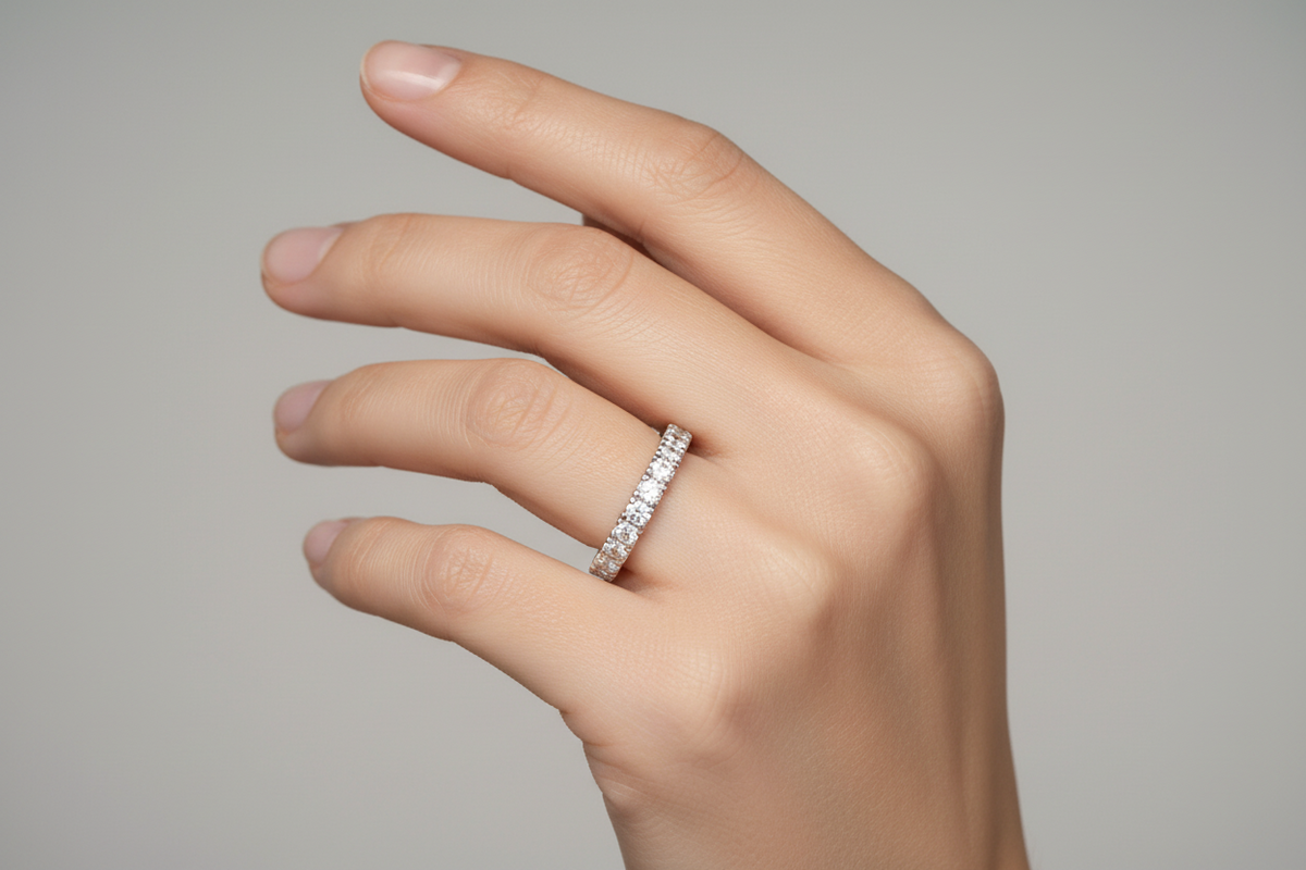 Anello Riviere in Oro Bianco 18kt con Diamanti 1,50 ct