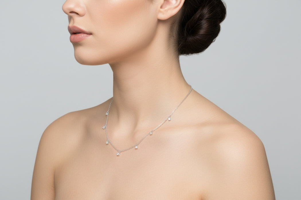 Collana in Oro Bianco 18kt con Sette Pendenti di Diamanti