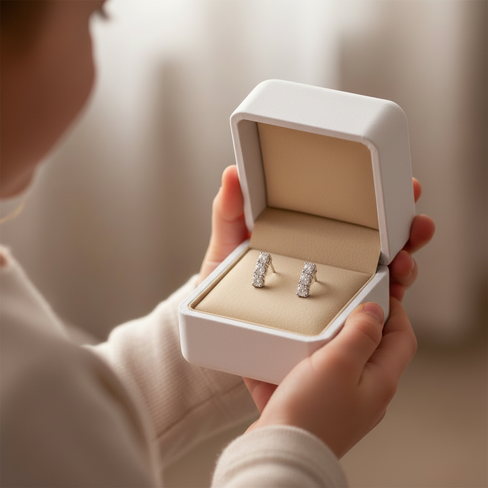 Orecchini Pendenti in Oro Bianco 18kt con Diamanti Naturali – Design Trilogy