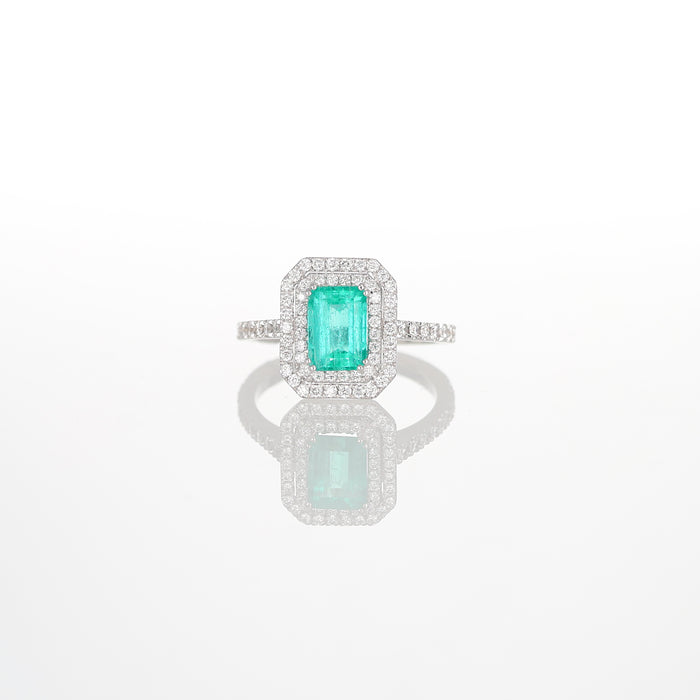 Anello in Oro Bianco 18kt con Smeraldo Rettangolare e Doppia Cornice di Diamanti