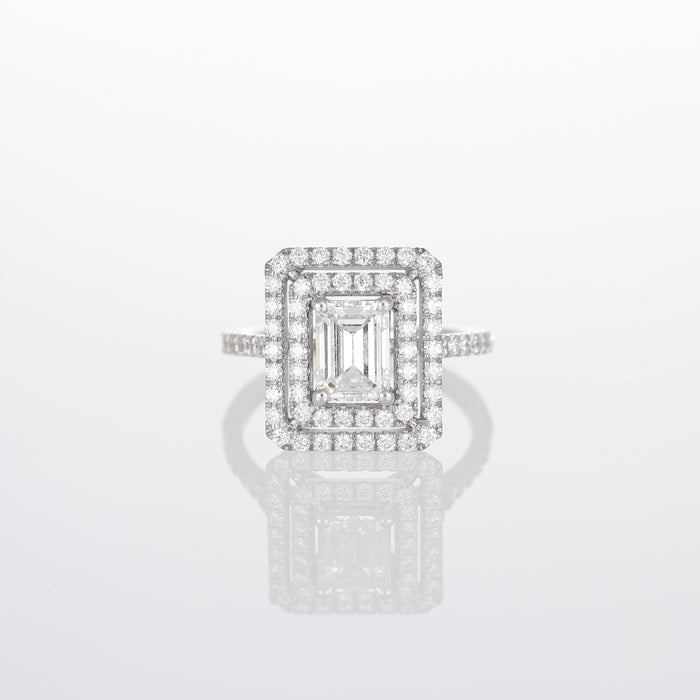 Anello Solitario in Oro Bianco 18kt con Diamante Rettangolare e Pavé