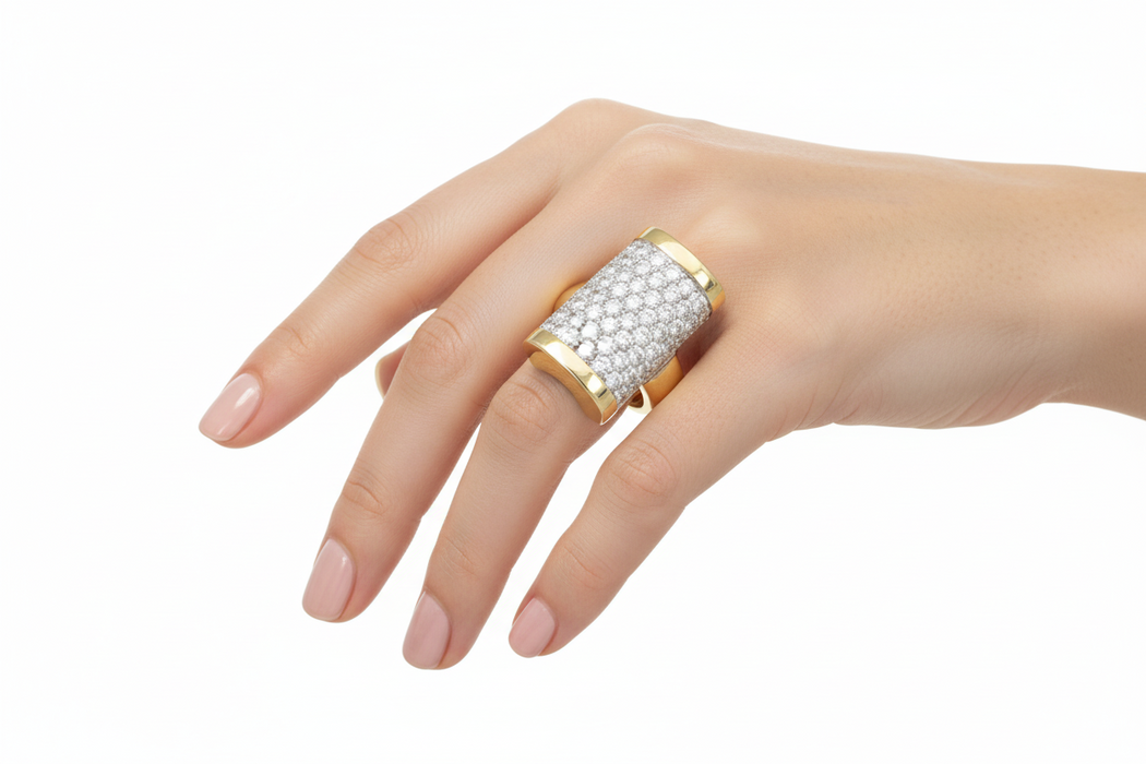 Anello Fascia Rettangolare in Oro Giallo 18kt con Pavé di Diamanti