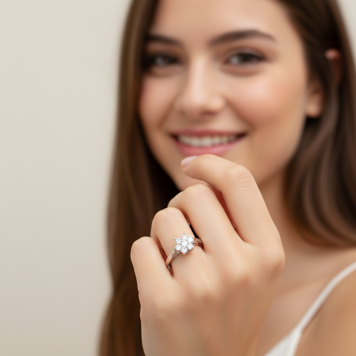 Anello in Oro Bianco 18kt con Fiore in Diamanti