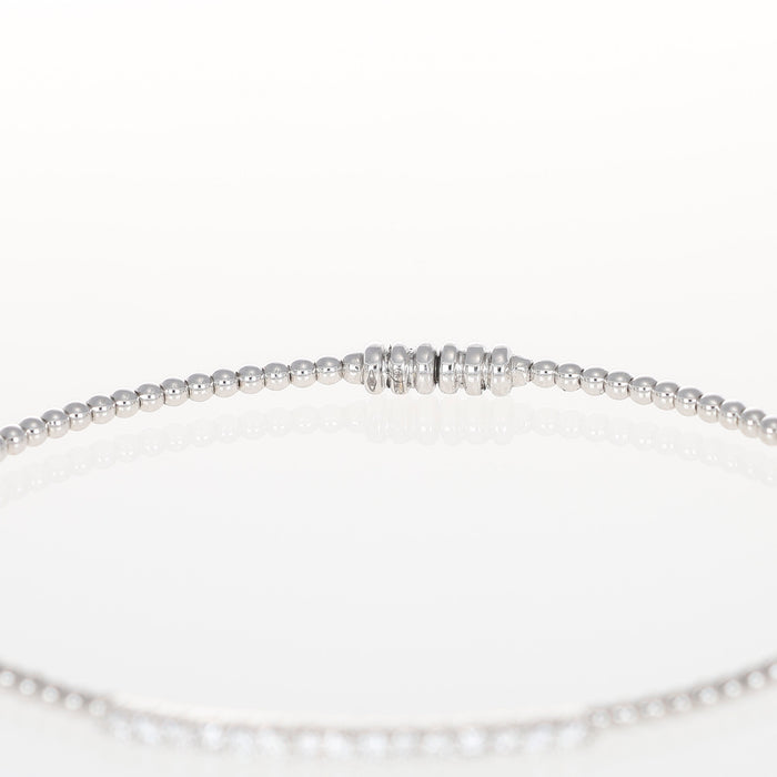 Bracciale Rigido in Oro Bianco 18kt con Barretta di Diamanti e Chiusura Magnetica