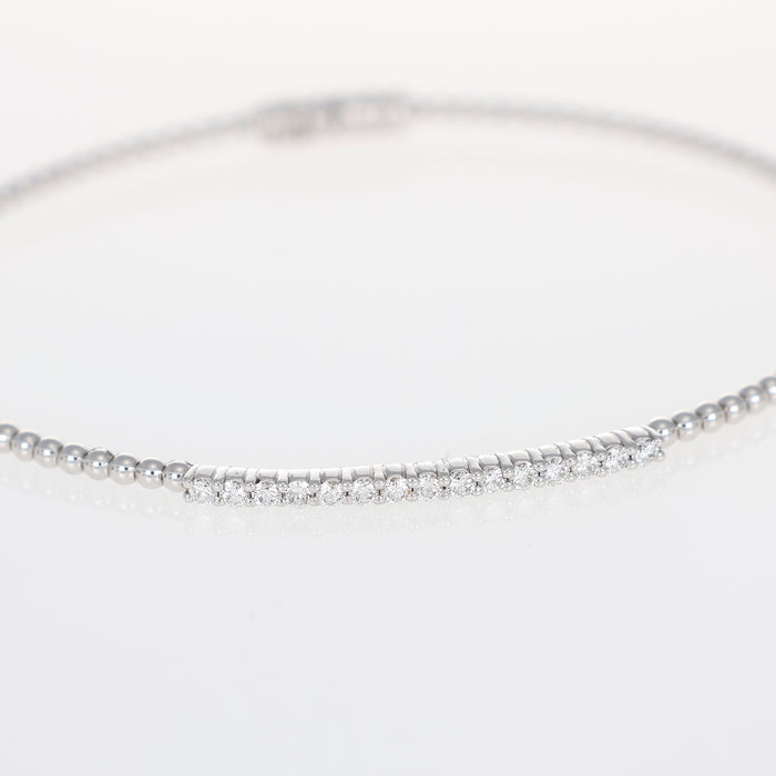 Bracciale Rigido in Oro Bianco 18kt con Barretta di Diamanti e Chiusura Magnetica