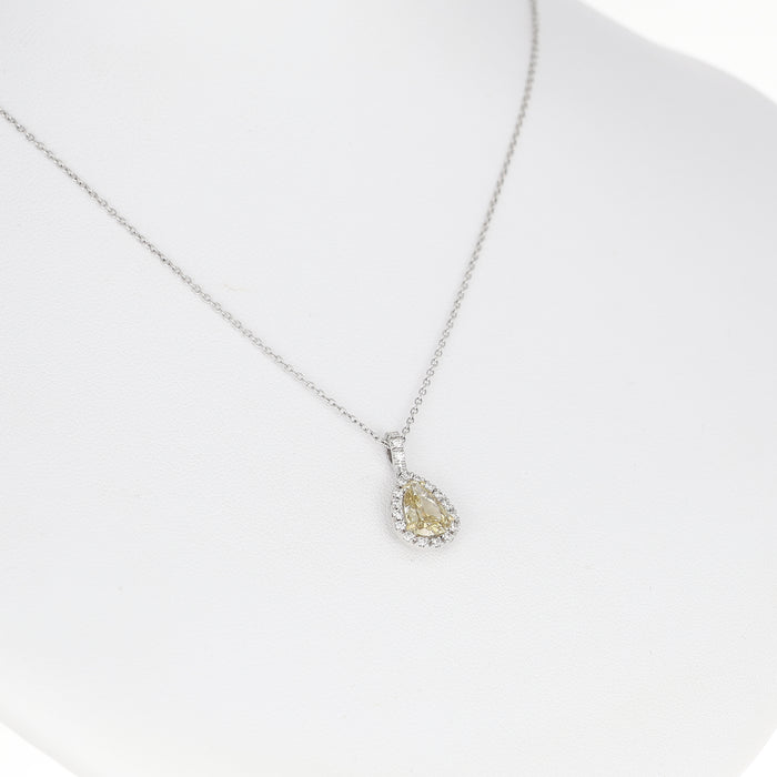 Ciondolo in Oro Bianco 18kt con Diamante Fancy Brownish Yellow e Contorno di Brillanti