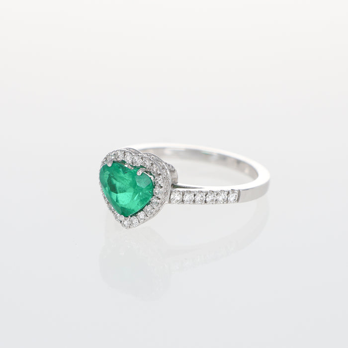 Anello in Oro Bianco con Smeraldo Cuore e Diamanti
