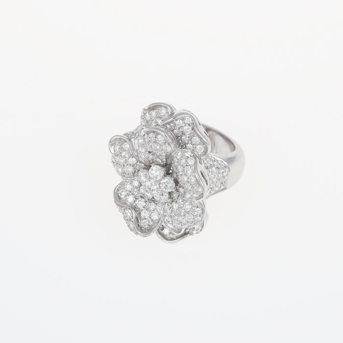 Anello Fiore in oro bianco con pavé di diamanti