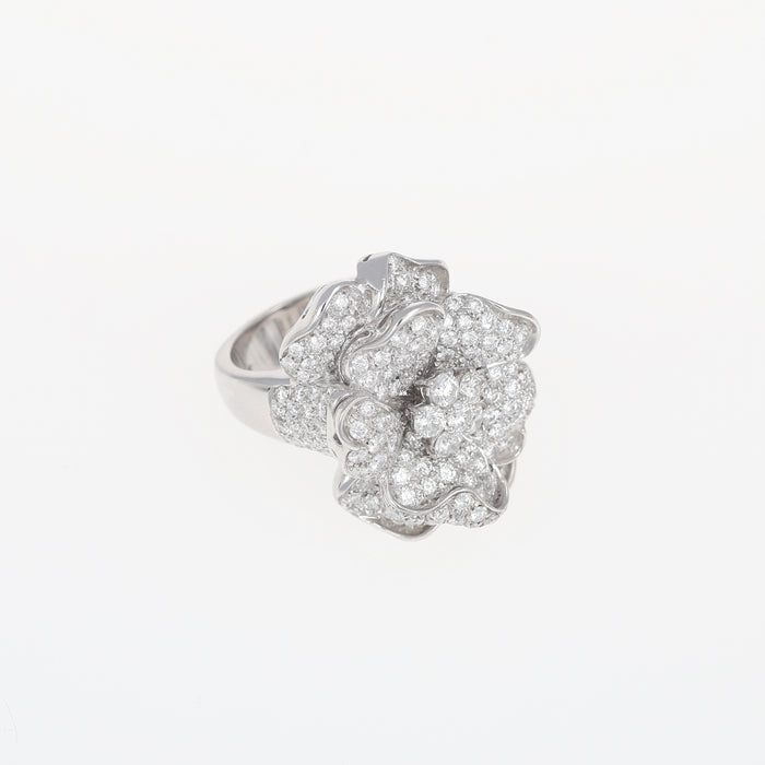 Anello Fiore in oro bianco con pavé di diamanti
