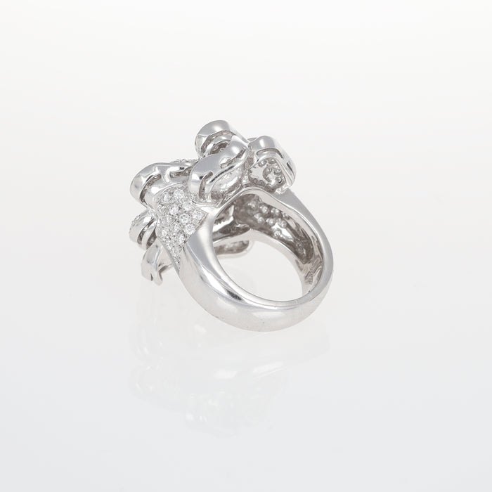Anello Fiore in oro bianco con pavé di diamanti