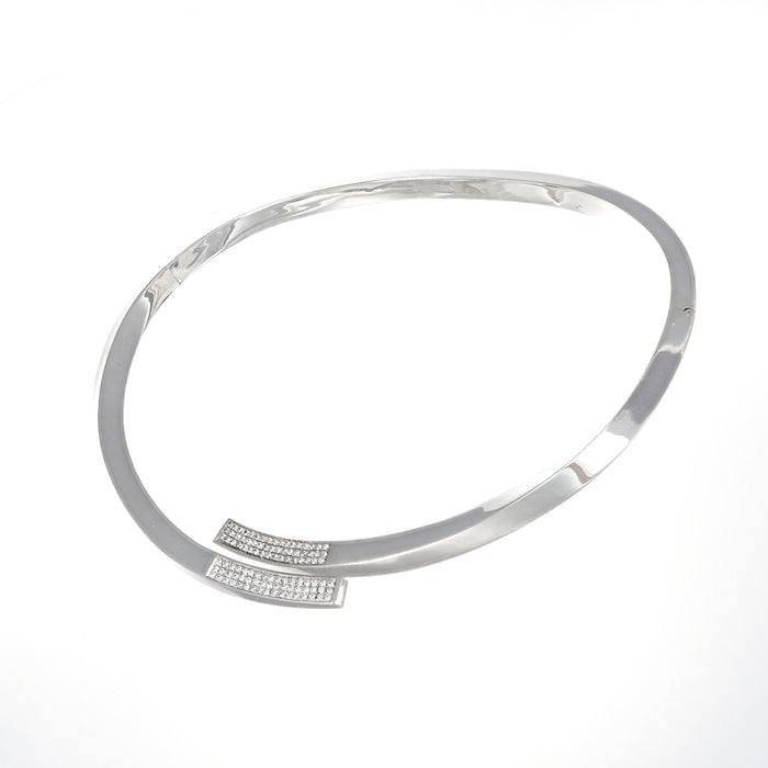 Girocollo rigido in oro bianco con pavé di diamanti