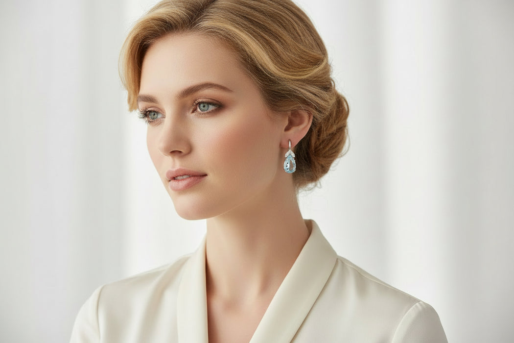 Orecchini a monachella in oro bianco con acquamarine e diamanti