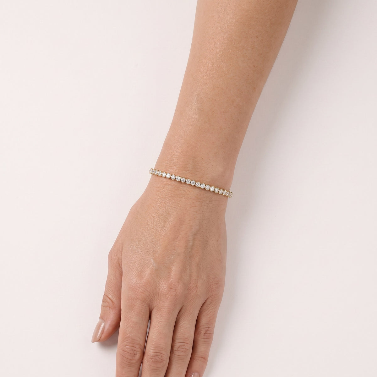 AI · Bracciale - Indossato da DONNA · 0,5 cm
