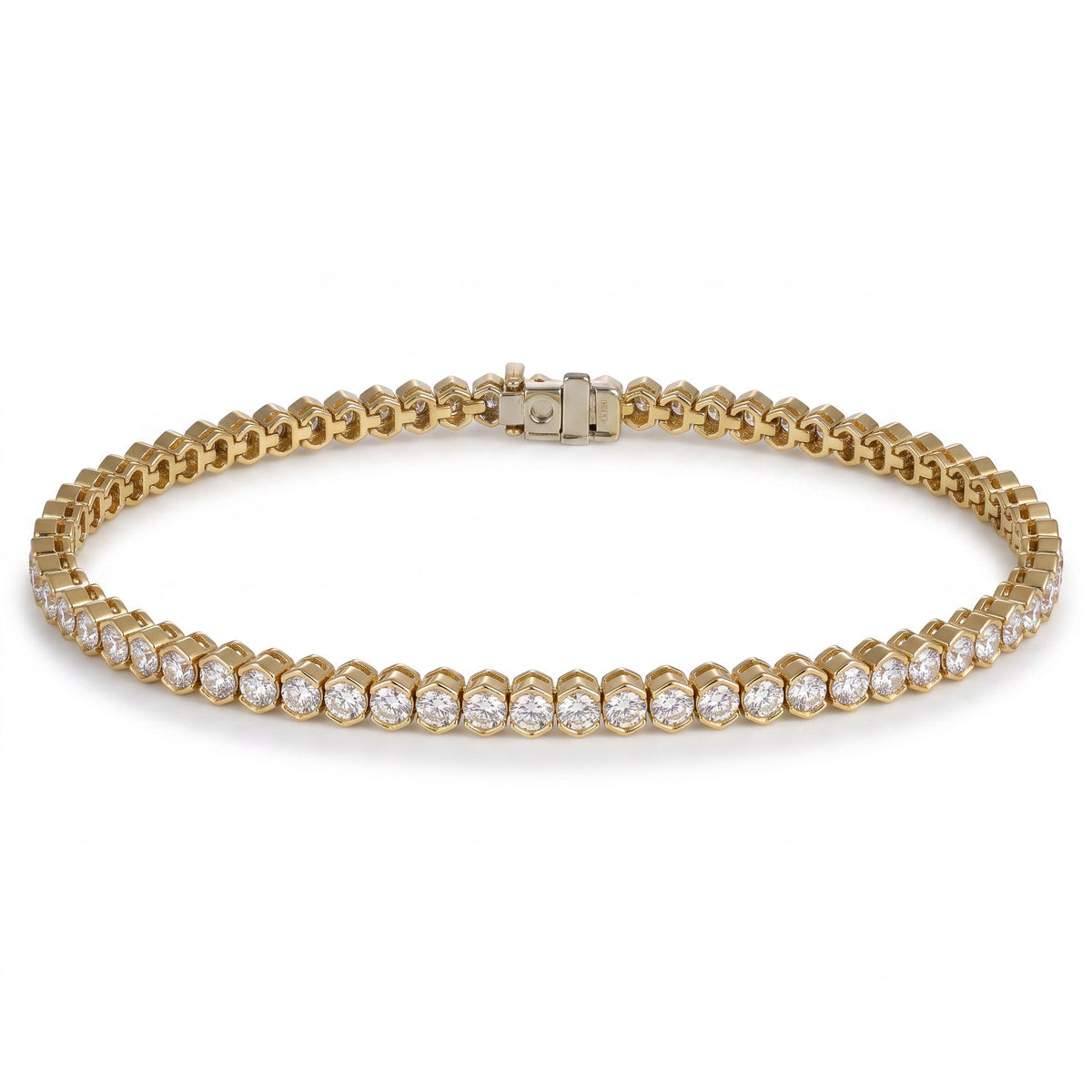 AI · Bracciale - Catalogo, in piedi di fronte