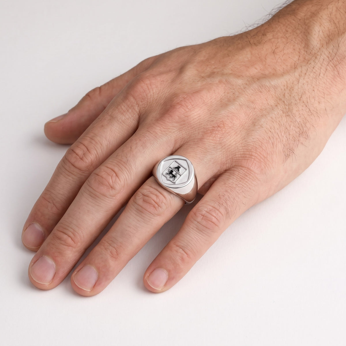 AI · Anello - Indossato da UOMO