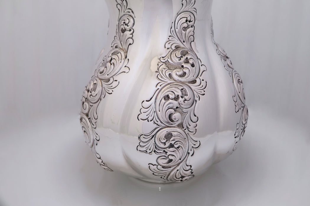 Vaso Modellato e Cesellato in Argento 800 di Trezzi, Italia