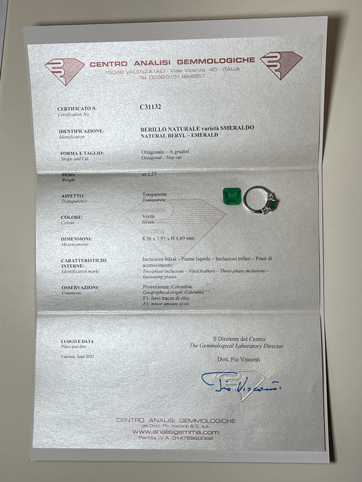 Anello in Oro Bianco 18K con Smeraldo Colombiano e Diamanti Triangolari