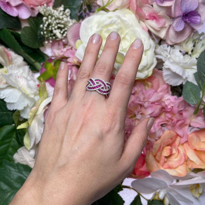 Anello Fascia Intrecciata in Oro Bianco 18kt con Rubini e Diamanti