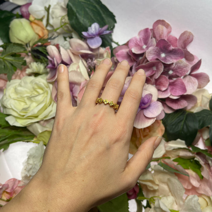 Anello Eternity con Motivo Floreale in Oro Giallo 18k e Zaffiri Gialli