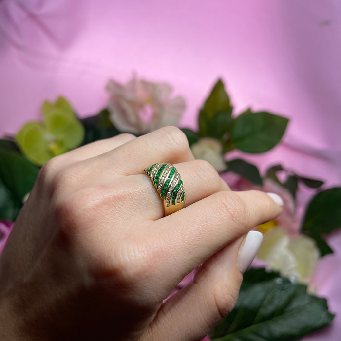 Anello in Oro Giallo 18kt con Smeraldi e Diamanti