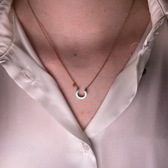 Pendente in Oro Rosa 18 Carati con Motivo a "C" Smaltato Azzurro Chiaro