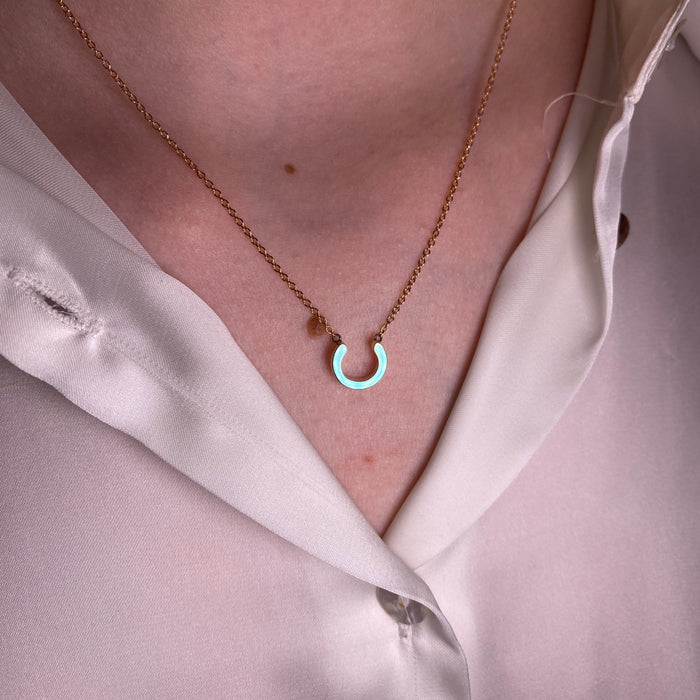 Pendente in Oro Rosa 18 Carati con Motivo a "C" Smaltato Azzurro Chiaro