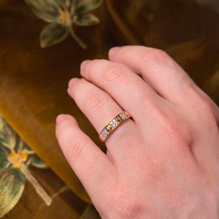 Anello in Oro Rosa con Sferine e Simbolo Infinito in Diamanti