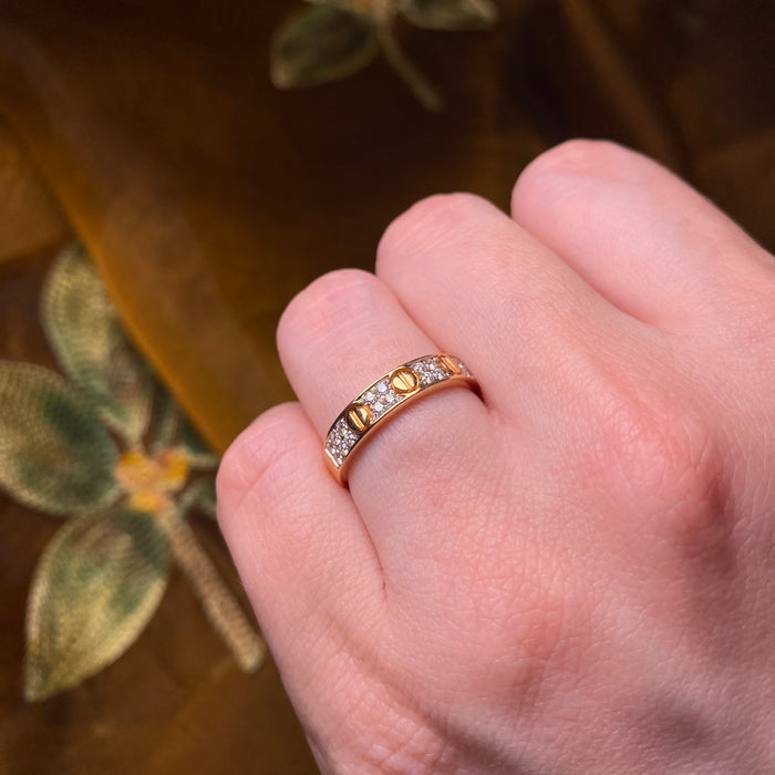 Anello in Oro Rosa con Sferine e Simbolo Infinito in Diamanti