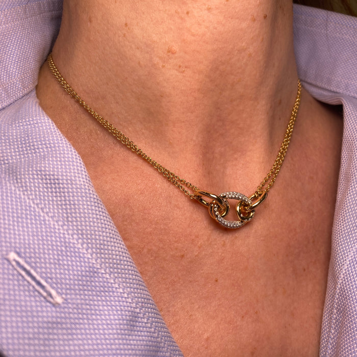 Collana Collezione LOOP in Oro Giallo 18kt con Pendente Ovale e Pavé di Diamanti