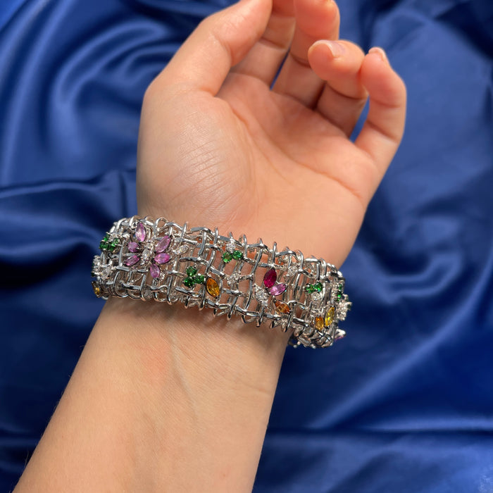 Bracciale Semirigido in Oro Bianco 18kt con Zaffiri Multicolori e Diamanti