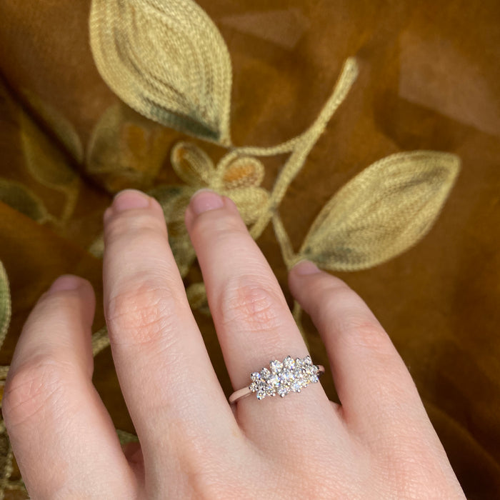 Anello in Oro Bianco 18kt con Tre Fiori di Diamanti