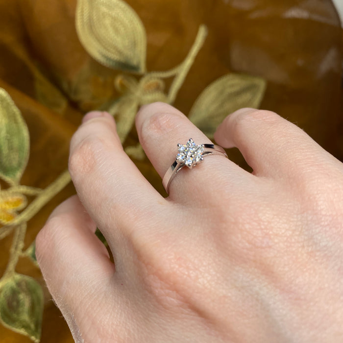 Anello in Oro Bianco 18kt con Fiore in Diamanti