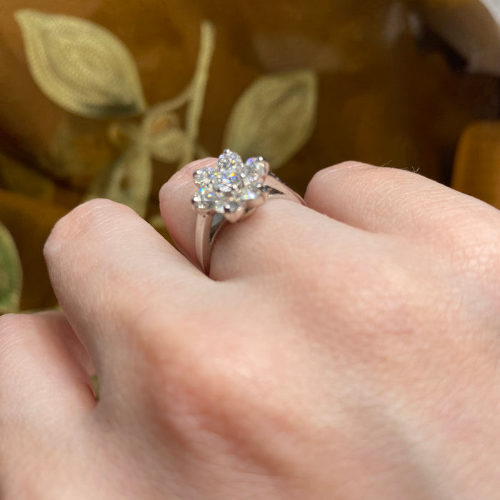 Anello Fiore in Oro Bianco 18kt con Diamanti