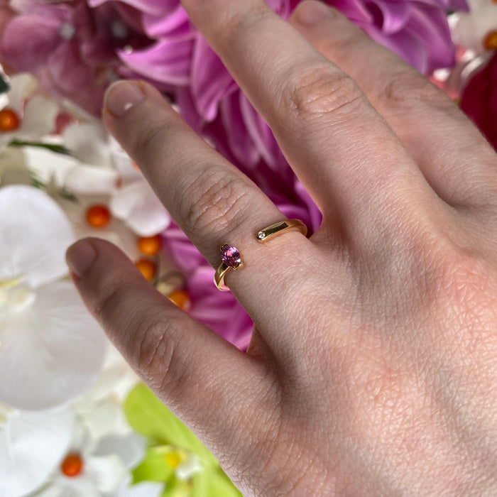 Anello Collezione Hope in Oro Rosa con Zaffiro Rosa Ovale e Diamante