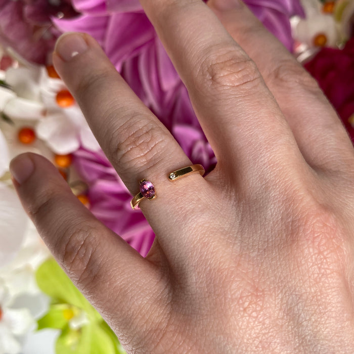Anello Collezione Hope in Oro Rosa con Zaffiro Rosa Ovale e Diamante