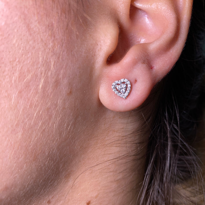 Orecchini a Lobo in Oro Bianco 18kt con Diamante Cuore